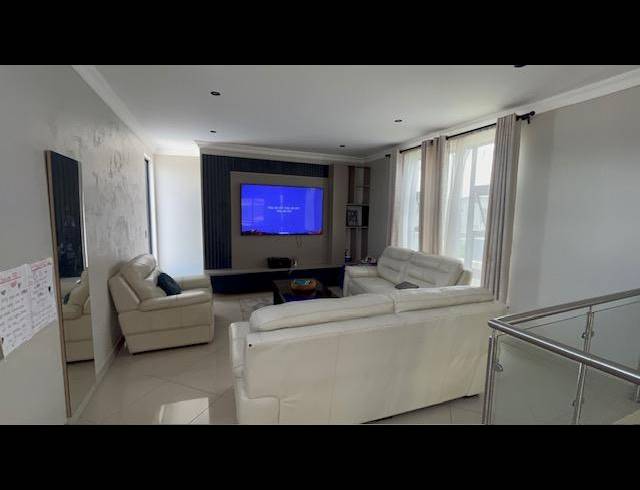 5 BEDROOM HOUSE FOR SALE IN SIX FOUNTAINS RESIDENTIAL ESTATE